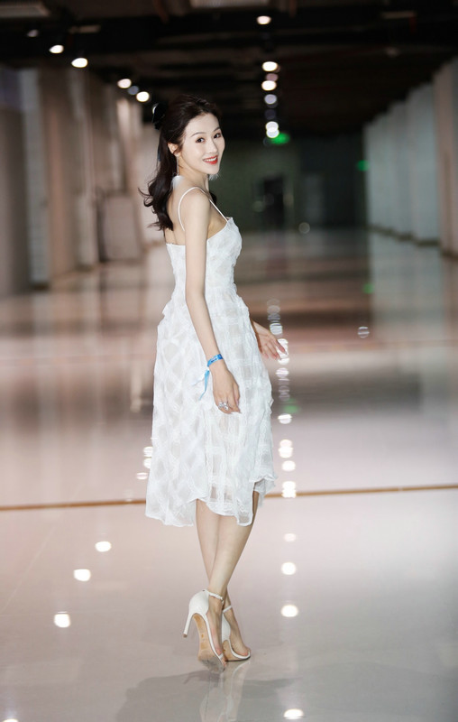 丁怡榮獲第八屆全球華人時尚盛典“星光璀璨藝人獎”
